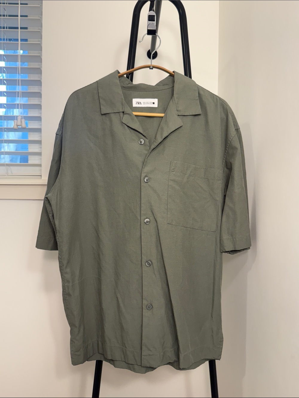 Zara Olive Short-Sleeve Button-Up Shirt